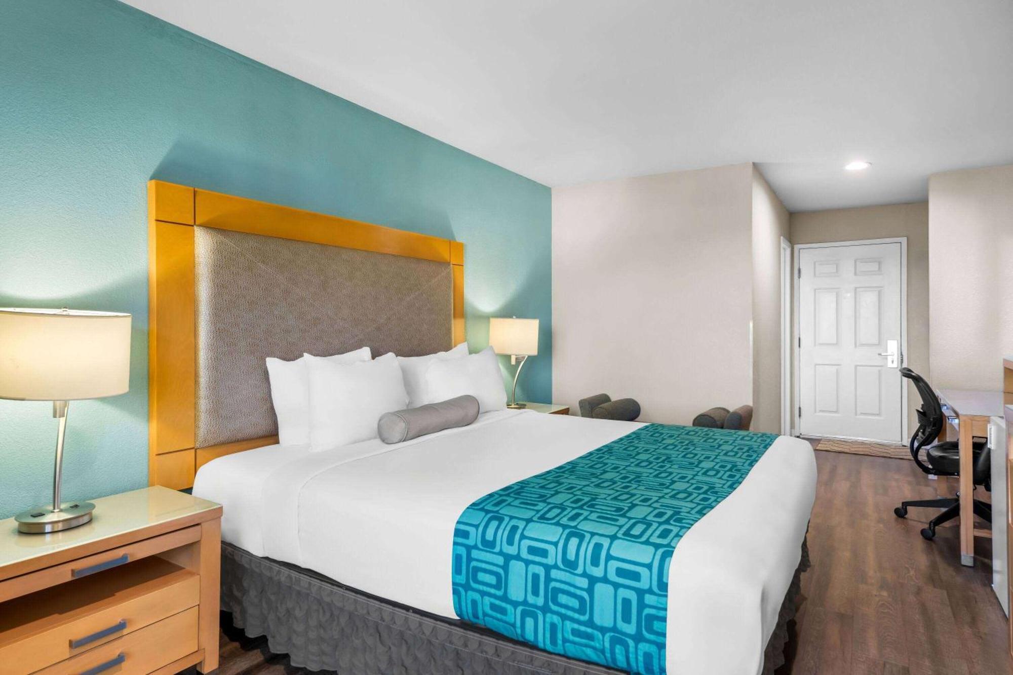 Howard Johnson By Wyndham Santa Cruz Beach Boardwalk Exterior foto